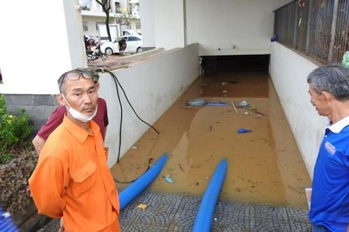 Sau mưa lụt, Đà Nẵng thiếu nước sinh hoạt