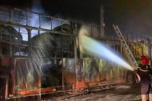 Quảng Ngãi: Xe đầu kéo bốc cháy lớn trên quốc lộ 1A
