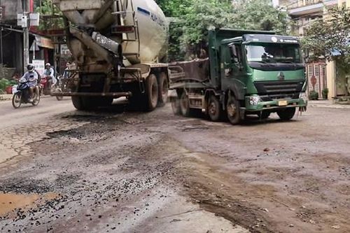 Con đường đau khổ giữa thị trấn