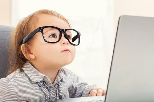 Vì sao trẻ em ngày nay dễ bị cận thị hơn?