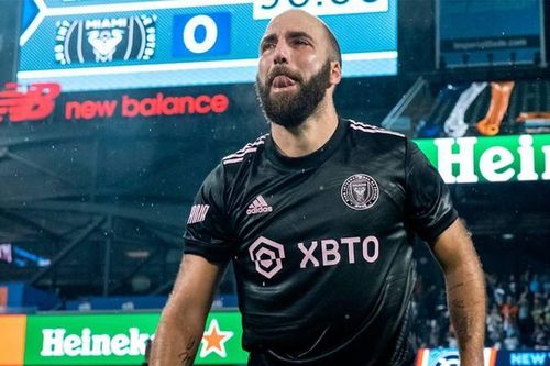 Higuain bật khóc sau khi chơi trận cuối cùng sự nghiệp