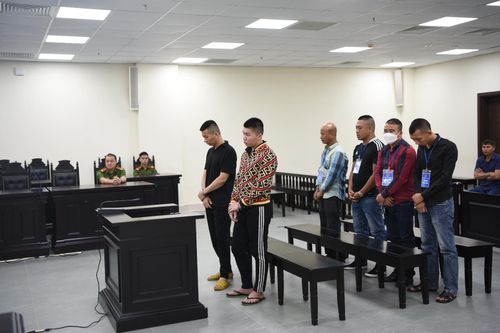 Sang tên mảnh đất đang tranh chấp cho 'đầu gấu' và cái kết