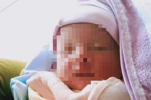 Một cháu bé bị bỏ rơi tại trạm bưu điện cũ