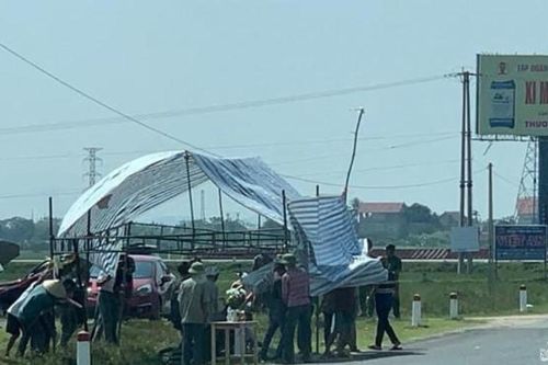 Bé gái 10 tuổi tử vong sau va chạm với xe tải