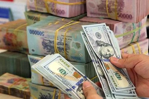 Tỷ giá USD/VNĐ ngân hàng bám gần sát mức giá 24.600 đồng/USD của thị trường chợ đen