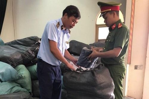 Phát hiện hàng chục tấn quần áo không rõ xuất xứ trên địa bàn Hải Dương
