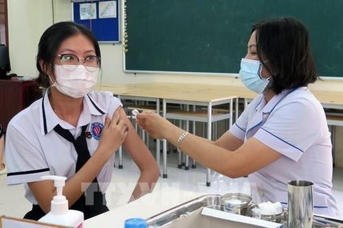 Cả nước ghi nhận 622 ca mắc COVID-19; Biến thể mới làm giảm hiệu quả của vaccine