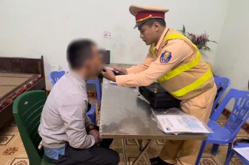 Tài xế xe tải không nhường đường cho xe cấp cứu khai gì tại cơ quan công an?