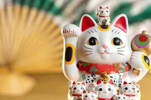 Nguồn gốc và ý nghĩa bất ngờ của ''chú mèo vẫy khách' cầu may nổi tiếng trong văn hóa Nhật Bản