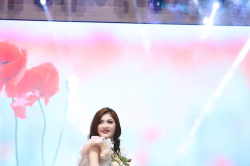 Hoa hậu Mạc Minh hóa nàng thơ trong đêm dạ tiệc tri ân của Á hậu 1 Phạm Thị Kim Oanh