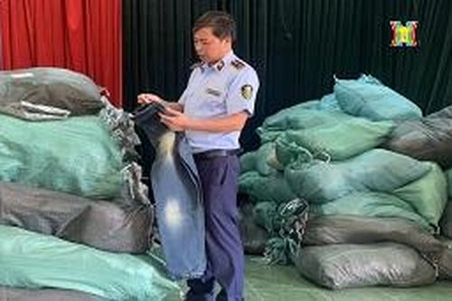 Hải Dương: Thu giữ hàng chục tấn quần áo đã qua sử dụng