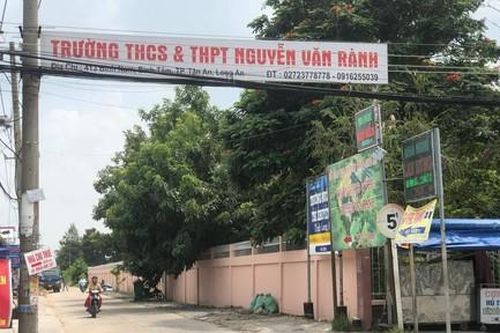 Nam sinh lớp 11 bị đánh hội đồng tử vong gần cổng trường