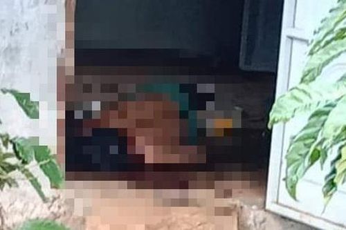 Người đàn ông chết gục bên mâm cơm ăn dở, trên thi thể có nhiều vết chém
