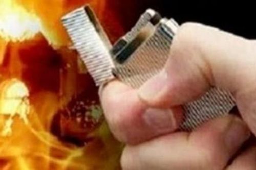 Truy tố bị can tạt xăng đốt chết bạn gái