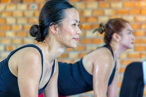 Huấn luyện viên tiết lộ thói quen ăn uống, tập luyện làm chậm quá trình lão hóa cơ bắp sau tuổi 40