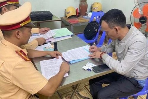 Trần tình của tài xế xe tải đánh võng trước xe cấp cứu chở bệnh nhân nguy kịch