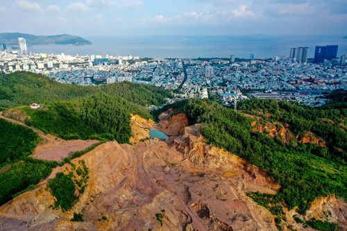 Tuyến đường dài vỏn vẹn 1,3 km nhưng 'bất động' suốt 3 năm