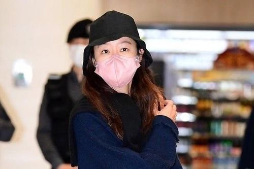 Gong Hyo Jin về Hàn Quốc một mình sau lễ cưới tại Mỹ