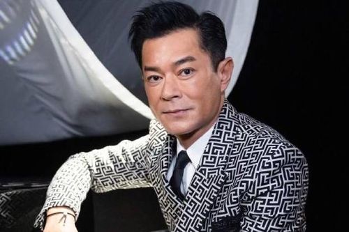 Cổ Thiên Lạc bị cha mẹ giục cưới