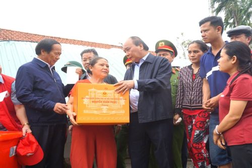 Chủ tịch nước kiểm tra công tác khắc phục sau mưa lũ tại Đà Nẵng