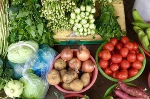 Hoa, rau xanh tăng giá
