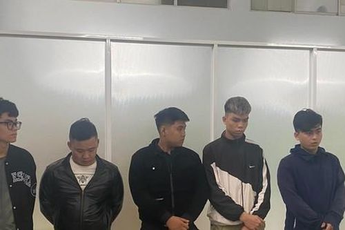 Bắt giữ 5 người trộm 38 điện thoại trong siêu thị Điện máy Xanh khi trú lũ