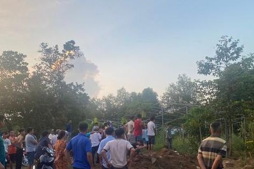 Bình Phước: 2 thanh niên nghi bị điện giật tử vong khi sửa bồn nước
