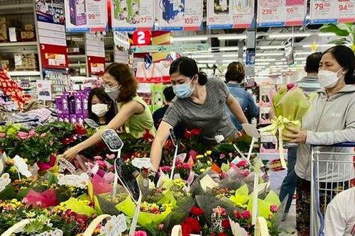 Khách mua hoa, quà tặng dịp 20-10 tăng mạnh