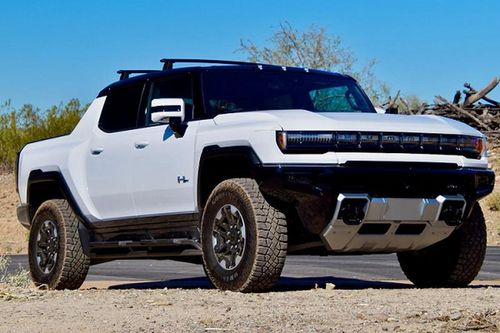 Chủ xe 'tá hỏa' khi thay đèn hậu GMC Hummer EV tới 147 triệu đồng