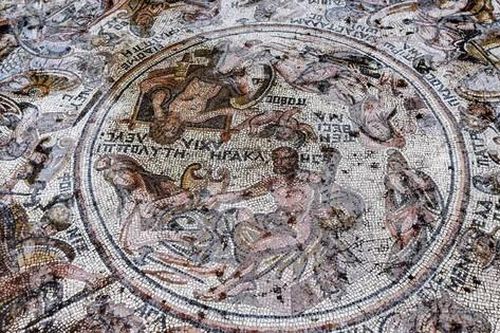 Khai quật bức tranh khảm 1.600 năm tuổi của Hercules và 40 tình nhân của Neptune