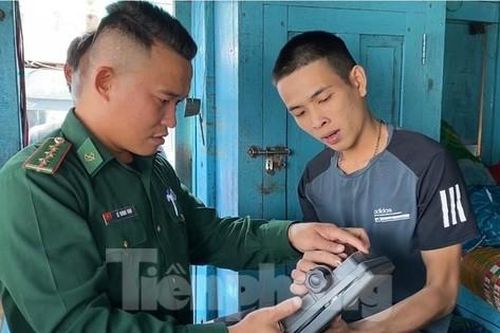 Sét đánh trúng tàu cá, 15 ngư dân may mắn thoát nạn