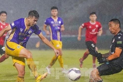 Thua bạc nhược CLB Hà Nội 6 bàn, CLB TPHCM tiếp tục nằm đáy bảng
