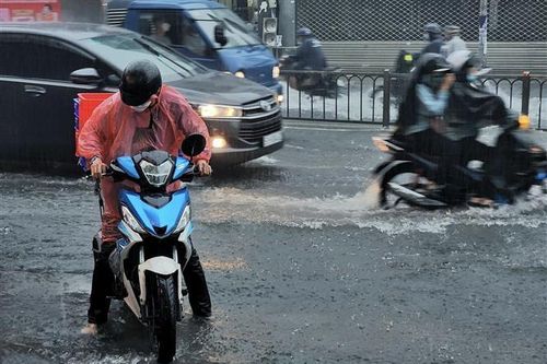 Thành phố Hồ Chí Minh: Mưa kéo dài, một số khu vực bị ngập nhẹ