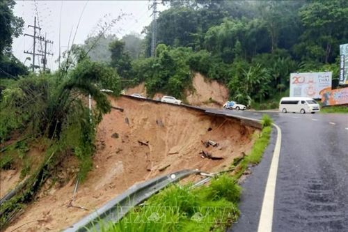 Cuộc sống tại Phuket bị đảo lộn vì ngập lụt