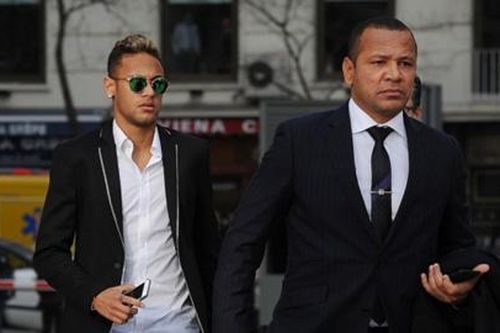 Neymar đổ lỗi cho cha gian lận chuyển nhượng