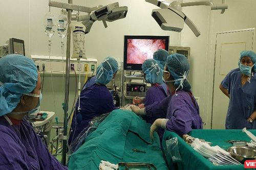 Kéo giãn xương để chỉnh hình thành công cho một thanh niên bị biến dạng mặt do dị tật xương sọ mặt