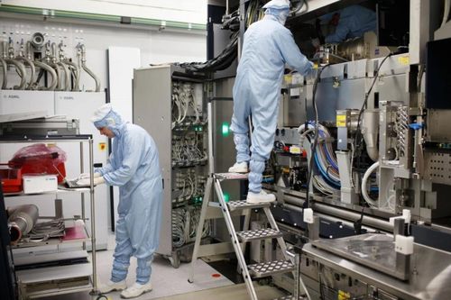 Cuộc chiến công nghệ Mỹ - Trung: ASML, Lam Research rút các kỹ sư khỏi Trung Quốc