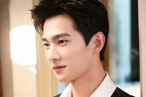 Sốc với ảnh Dương Dương đánh đàn piano từ 4 năm trước, đúng là hoàng tử bước ra từ truyện ngôn tình