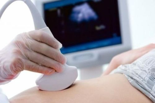 Vợ bật khóc, chồng mặt trắng bệch khi siêu âm thai tuần thứ 12