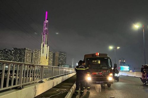 TPHCM: Người đàn ông thuê xe ôm chở lên cầu Sài Gòn tự tử