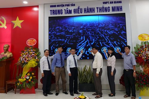 Ra mắt Trung tâm Điều hành thông minh huyện Phú Tân
