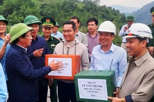 Phó Thủ tướng Chính phủ: Thông xe QL15D sớm nhất và đảm bảo an toàn