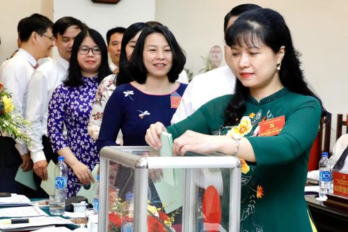 Kéo dài tuổi nghỉ hưu với cán bộ lãnh đạo, quản lý là nữ giới