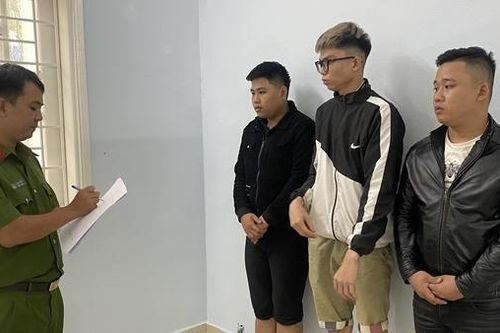 Bắt nhóm trộm điện thoại tại Điện máy Xanh trong đêm 'đại hồng thủy'