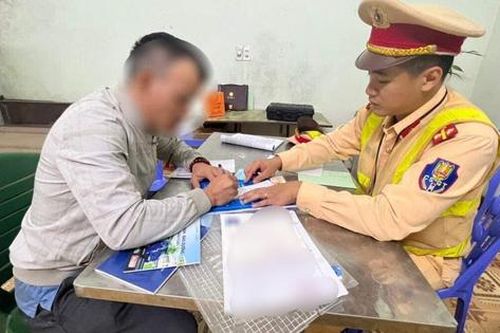 Diễn biến mới nhất vụ xe tải cản trở xe cứu thương trên Quốc lộ 2C