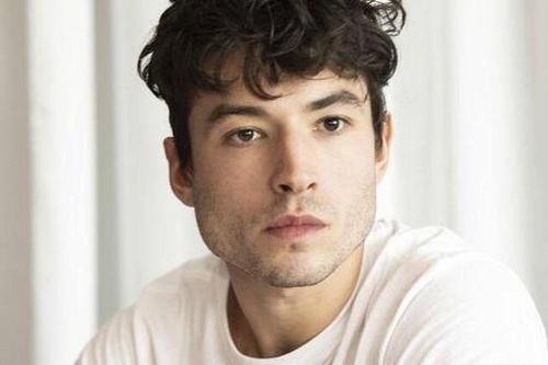 'The Flash' Ezra Miller có nguy cơ ngồi tù 26 năm, tương lai Vũ trụ mở rộng DC sẽ ra sao?