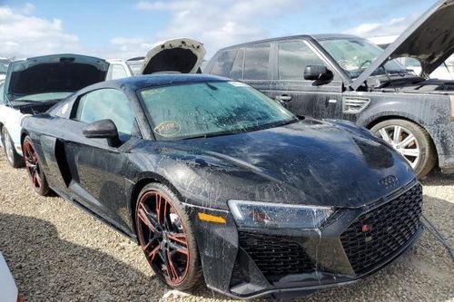 Đấu giá loạt Audi R8 bị nhấn chìm dưới biển vì bão