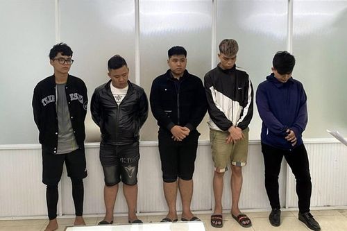 Bắt 5 đối tượng trong vụ lợi dụng mưa lũ trộm hơn 100 ĐTDĐ tại Siêu thị Điện Máy Xanh