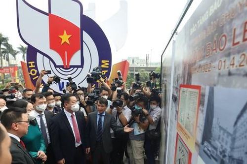 Báo chí trên tuyến đầu