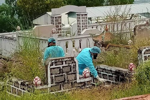 Đi chăn bò quanh khu vực nghĩa trang, hoảng hồn phát hiện thi thể nam giới bị cháy đen